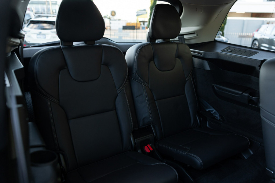 2025 MY26 Volvo XC90 L Series Ultra B5 Dark SUV Image 18
