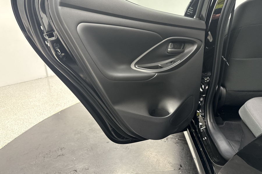 2025 Toyota Yaris MXPH10R SX Hybrid Hatch Image 15