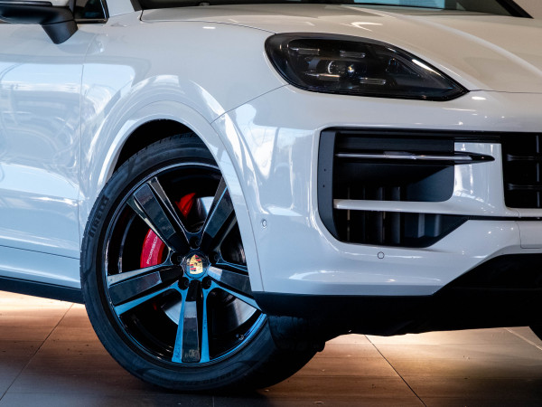 2023 MY24 Porsche Cayenne S SUV image 8
