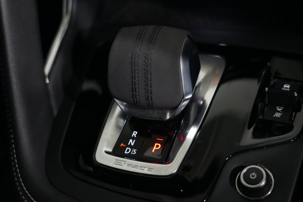 2021 Jaguar E-PACE P250 R-Dynamic SE SUV Image 16