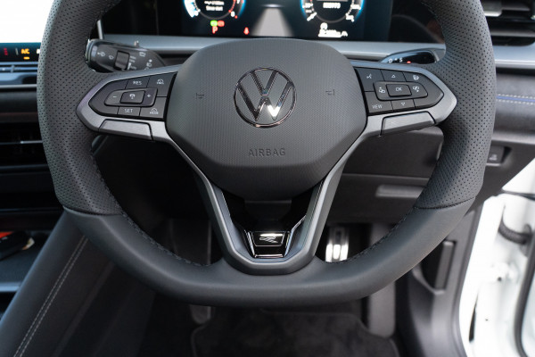2025 MY26 Volkswagen Tayron R4 195TSI R-Line SUV Image 11
