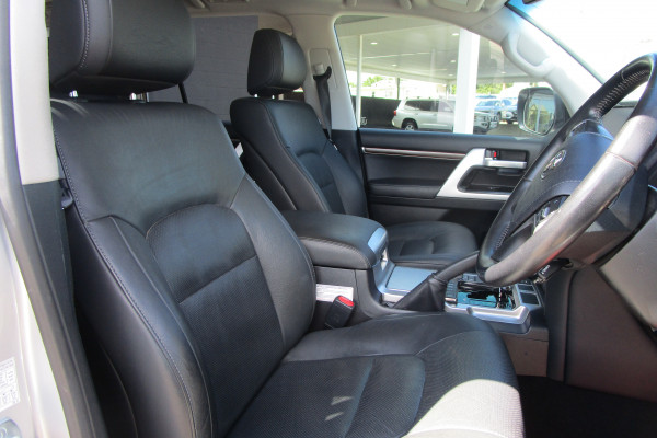 2020 Toyota LandCruiser VDJ200R VX SUV Image 14