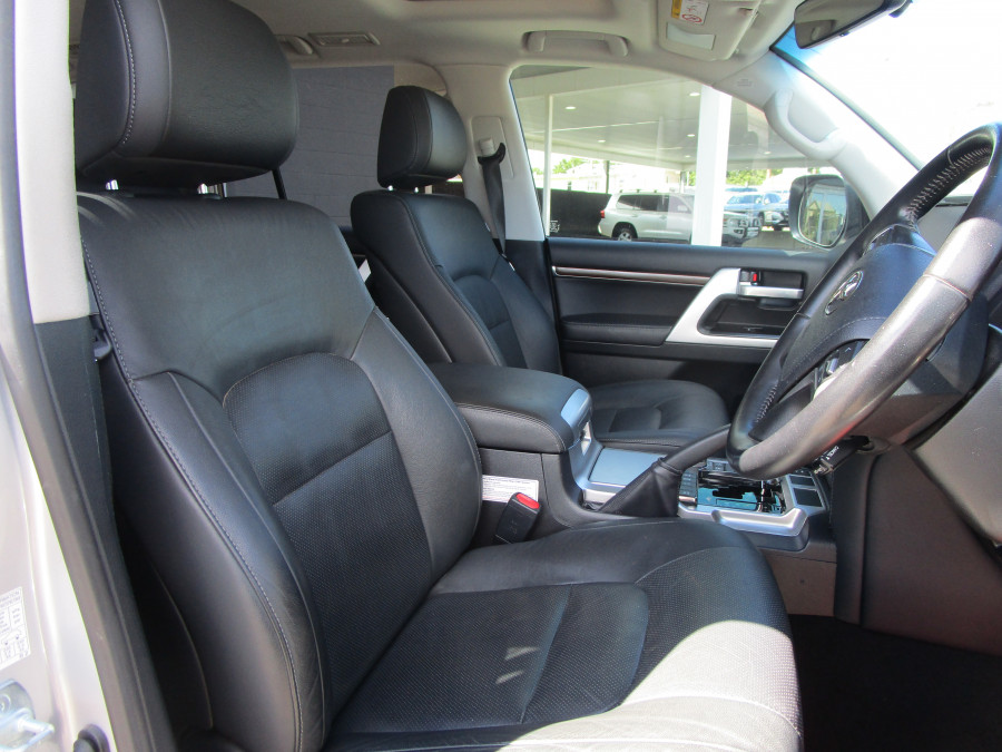2020 Toyota LandCruiser VDJ200R VX SUV Image 14