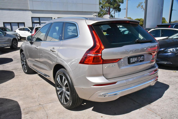 2023 Volvo XC60  Ultimate B5 Bright SUV Image 3