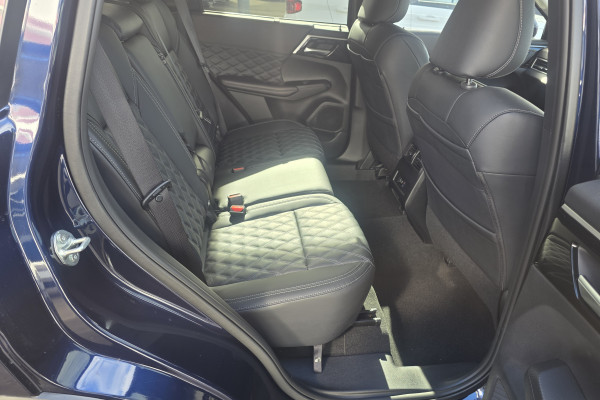 2024 Mitsubishi Outlander ZM Exceed SUV Image 12