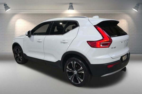 2022 Volvo XC40 XZ T4 Inscription SUV Image 2