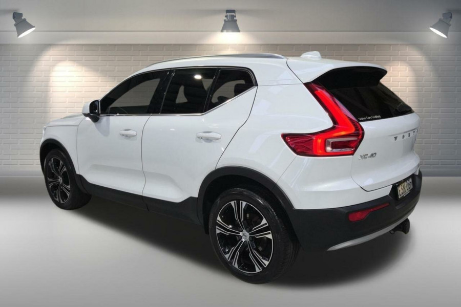 2022 Volvo XC40 XZ T4 Inscription SUV Image 2