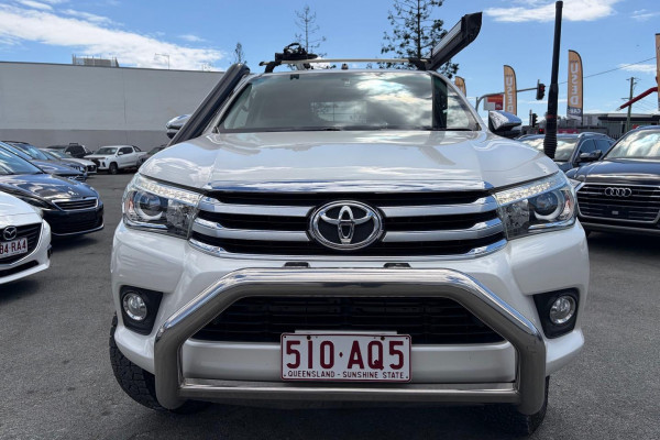 2016 Toyota HiLux  SR5 Double Cab Pick Up Image 2