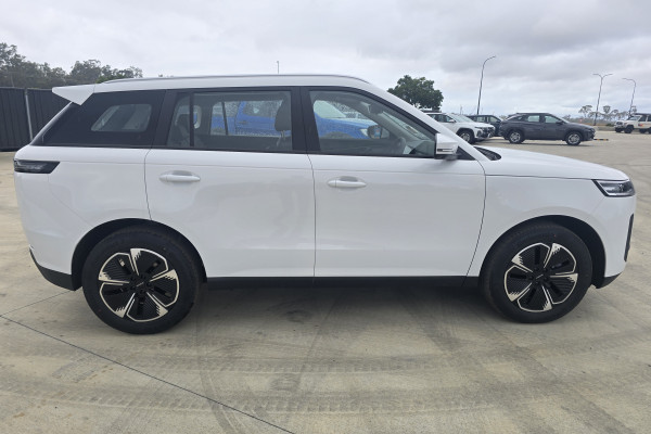 2026 Jaecoo J5  Summit SUV Image 11