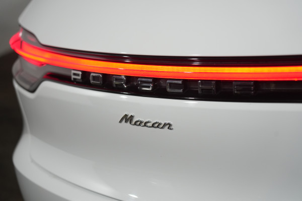 2021 Porsche Macan SUV Image 9