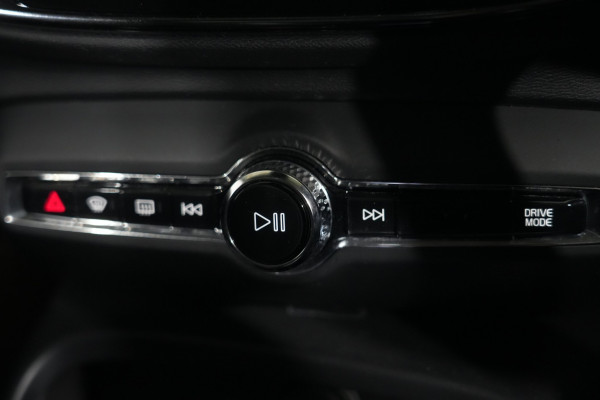 2020 Volvo XC40 XZ T4 Inscription SUV Image 18