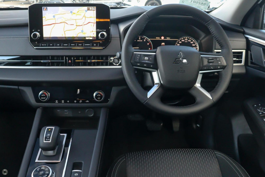 2024 Mitsubishi Outlander ZM LS SUV Image 7