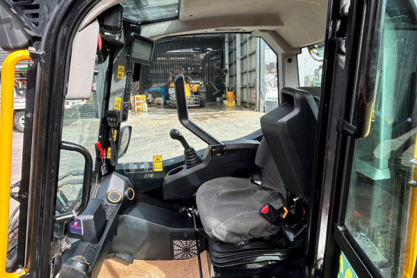 2023 JCB COMPACT TRACK LOADER Wheeled Skidsteer Loader Image 6