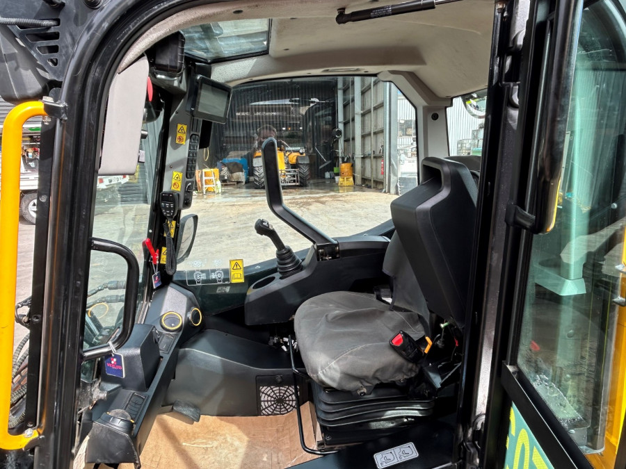 2023 JCB COMPACT TRACK LOADER Wheeled Skidsteer Loader Image 6