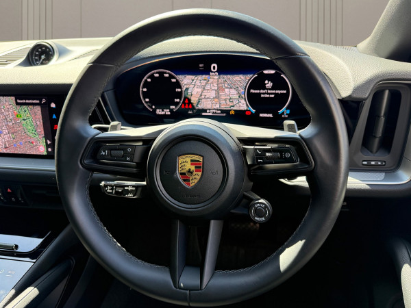2024 Porsche Cayenne SUV image 16