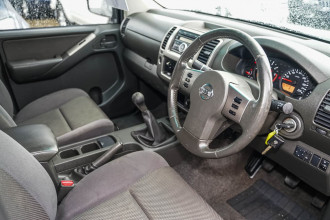 2010 Nissan Navara D40 ST Utility Image 5