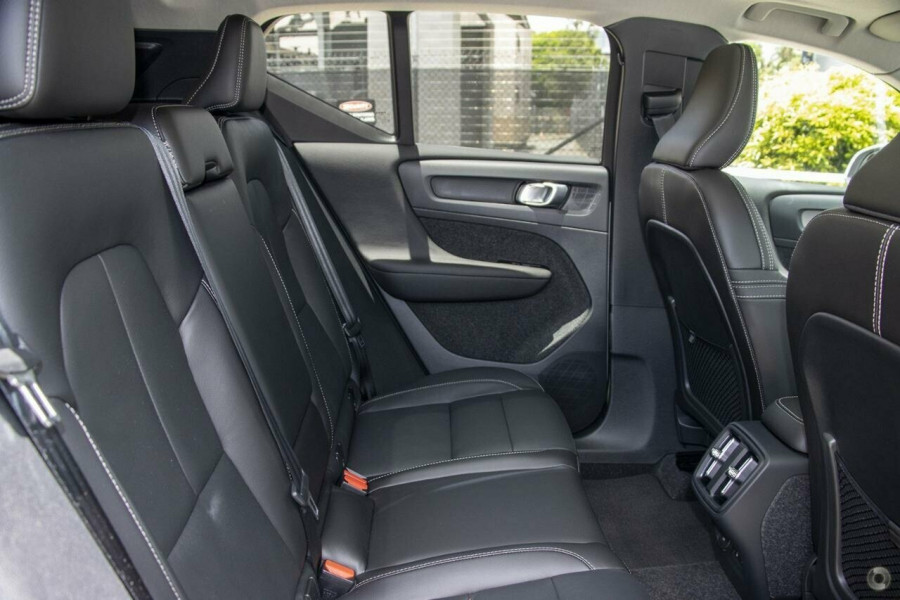 2025 Volvo XC40 XZ Plus B4 SUV Image 7