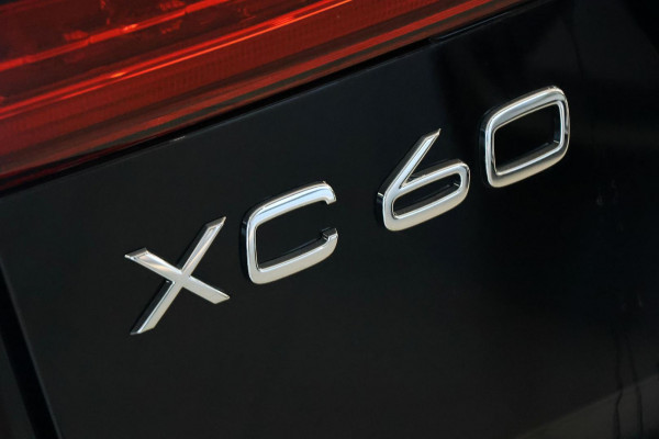2023 Volvo XC60  Ultimate B6 Dark SUV Image 5