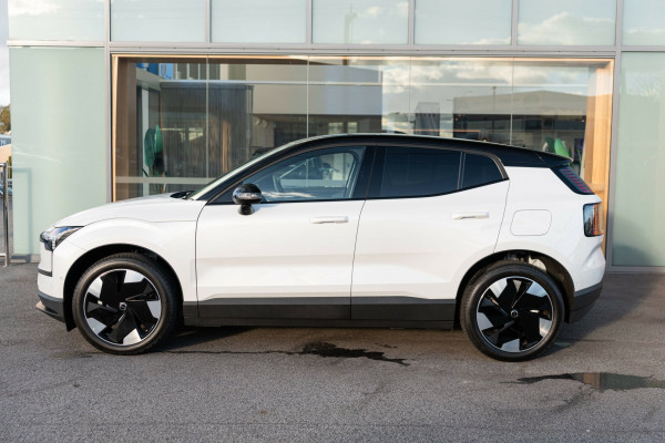 2026 Volvo EX30  Single Motor Extended Range Ultra SUV Image 7