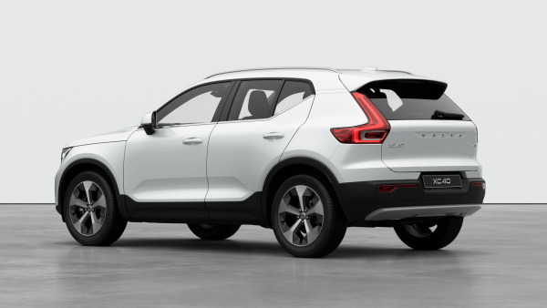 2026 Volvo XC40 XZ Ultra B4 Bright SUV image 3