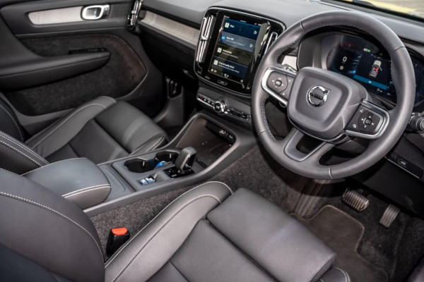 2024 MY25 Volvo XC40  Plus B4 SUV Image 6