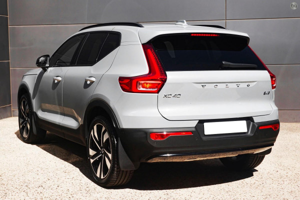 2024 MY25 Volvo XC40  Ultra B4 Dark SUV Image 4