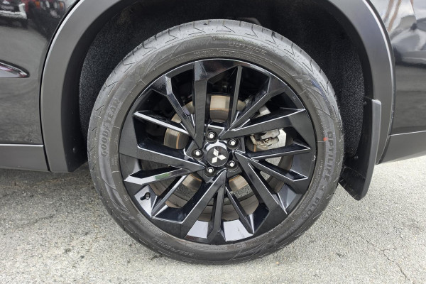 2023 Mitsubishi Outlander ZM Black Edition SUV Image 11