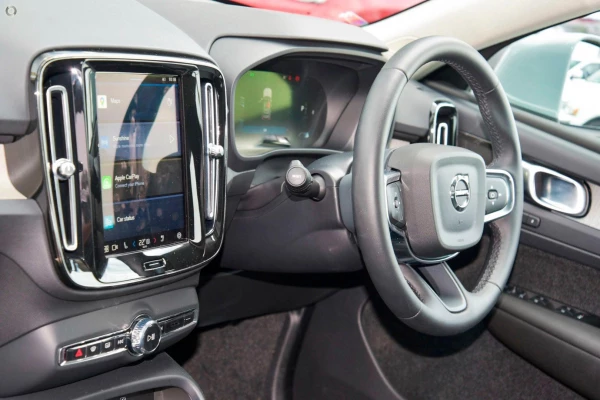 2025 MY26 Volvo XC40 XZ Ultra B4 Bright SUV Image 7