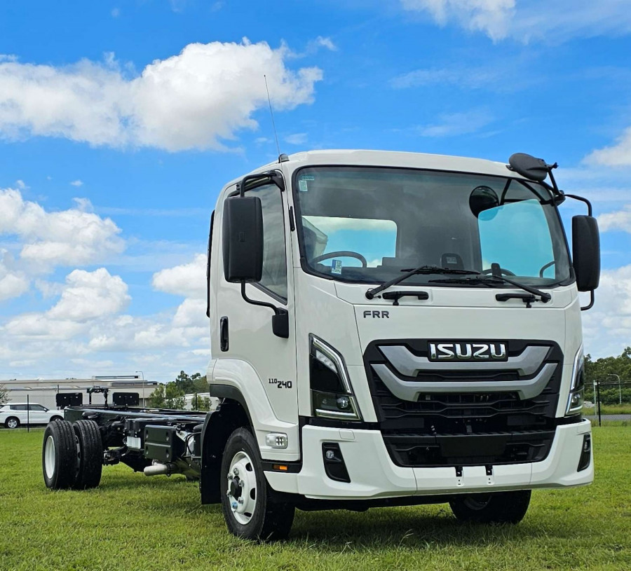 2025 Isuzu FRR 110-240 AM D53 Cab Chassis Image 1
