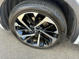 2022 Mitsubishi Outlander ZM Exceed Tourer SUV image 5