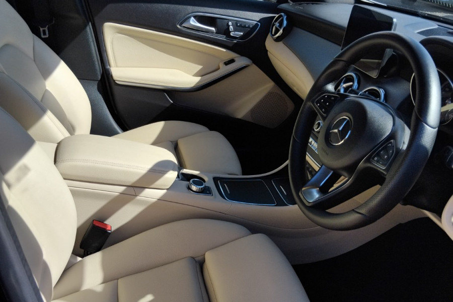 2017 Mercedes-Benz GLA-Class X156 GLA220 d SUV Image 9