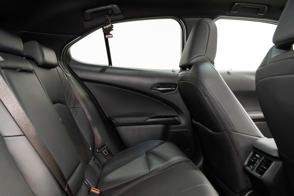 2021 Lexus Ux300e Sports Luxury SUV Image 3
