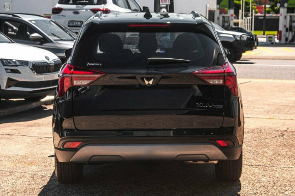 2024 Mahindra XUV700  AX7L SUV