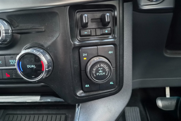 2023 Ford F-150  Lariat Dual Cab Image 20