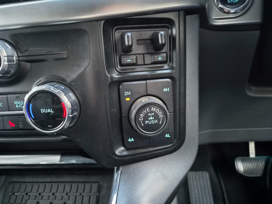 2023 Ford F-150  Lariat Dual Cab Image 20