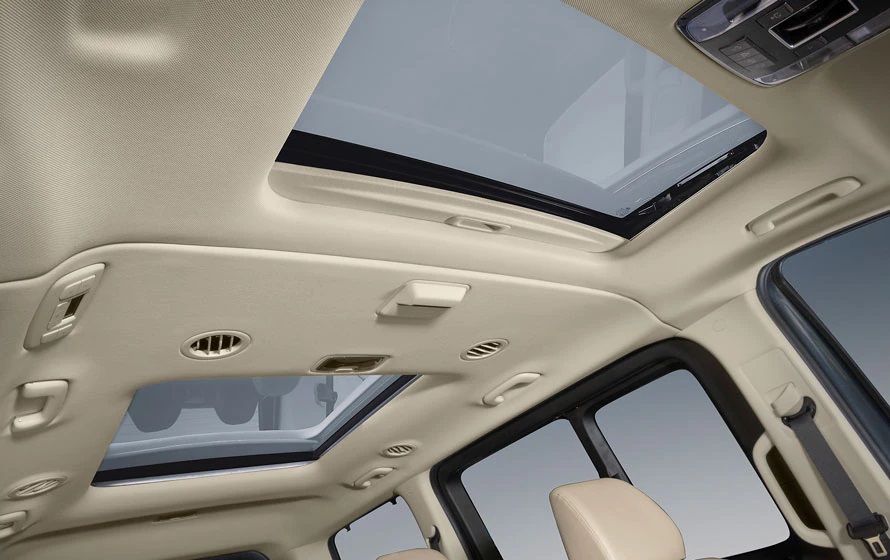 Dual power sunroofs. Image