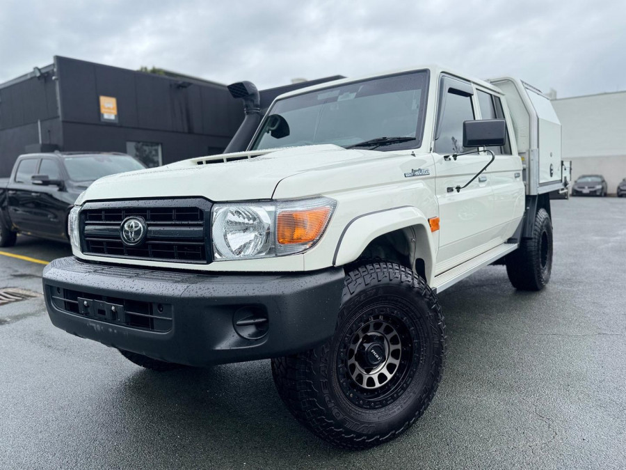 2023 Toyota LandCruiser VDJ79R WorkMate Double-Cab Cab-Chassis Image 2