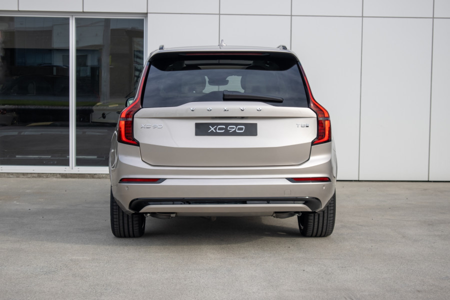 2025 Volvo XC90 T8 ULTRA PHEV Sedan Image 10