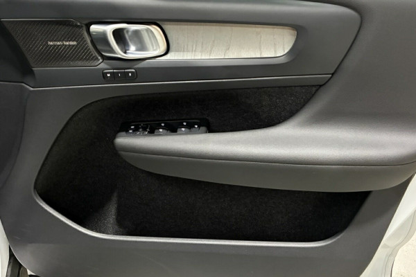 2025 Volvo XC40 XZ Plus B4 SUV Image 10