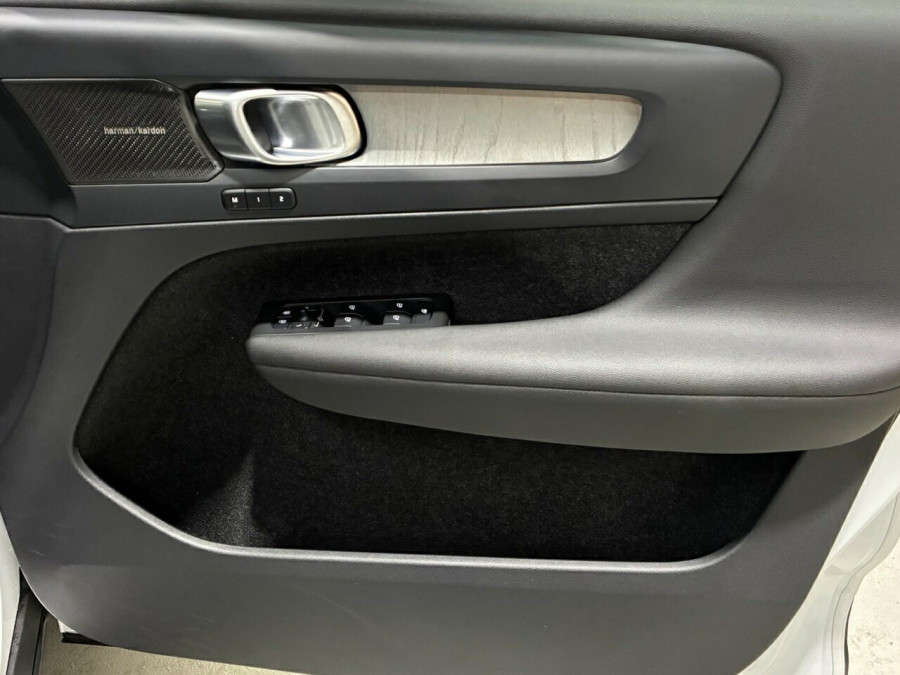2025 Volvo XC40 XZ Plus B4 SUV Image 10