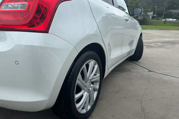 2023 Suzuki Swift AZ Series II GL Hatch Image 4