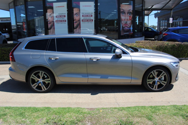 2020 Volvo V60 F-Series T5 Inscription Wagon Image 4