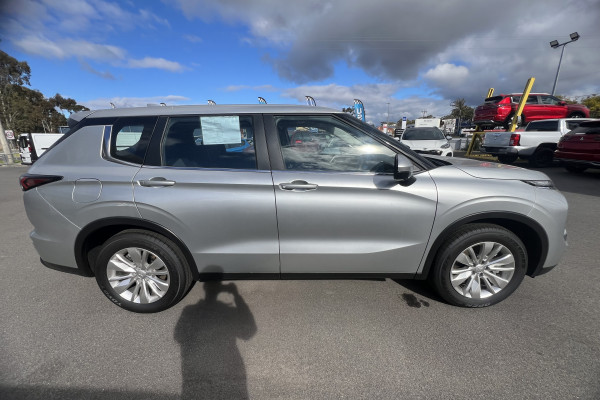 2025 Mitsubishi Outlander ZM ES SUV Image 4