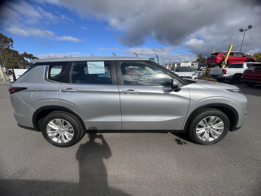 2025 Mitsubishi Outlander ZM ES SUV Image 4