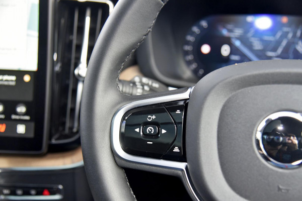 2025 MY26 Volvo XC60 UZ Ultra T8 Plug-in Hybrid Dark SUV Image 10