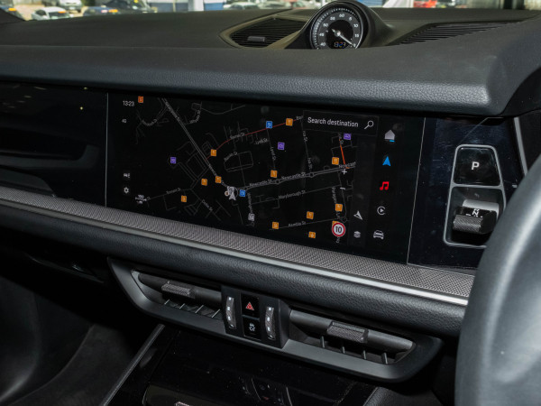 2025 Porsche Cayenne E-Hybrid SUV image 16