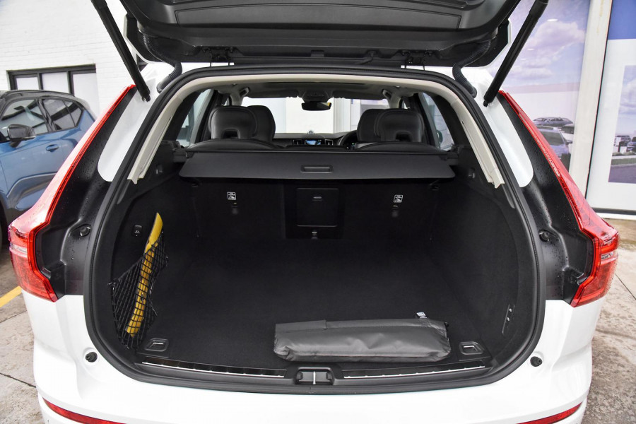 2023 Volvo XC60  Ultimate B6 Dark SUV Image 24
