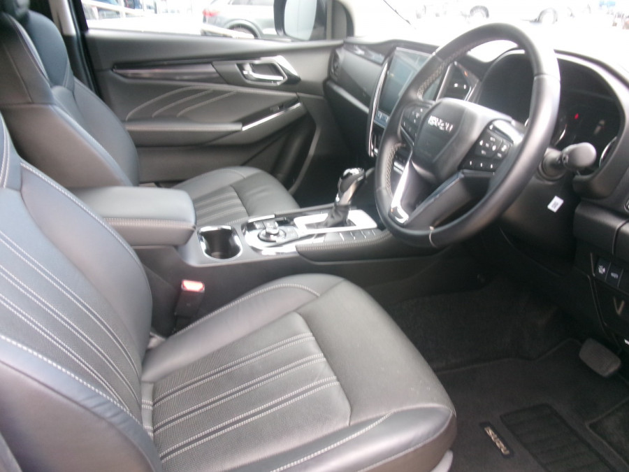 2023 MY24 Isuzu MU-X RJ LS-T SUV Image 13