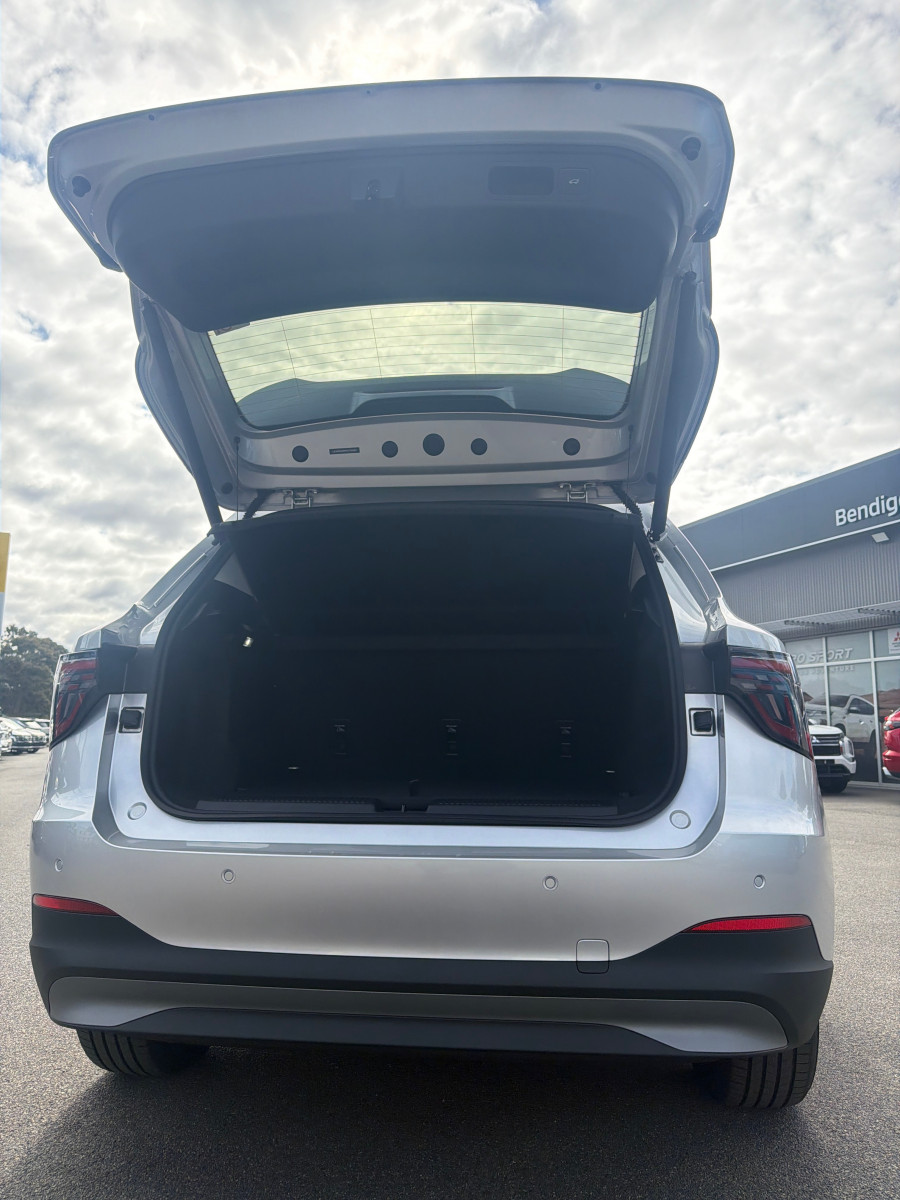 2025 MG MGS5 EV ZS3EM Essence 62 SUV Image 4