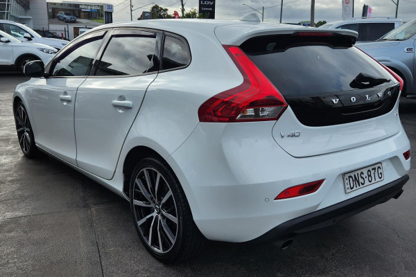 2017 MY16 Volvo V40 M Series T3 Kinetic Hatch Image 5